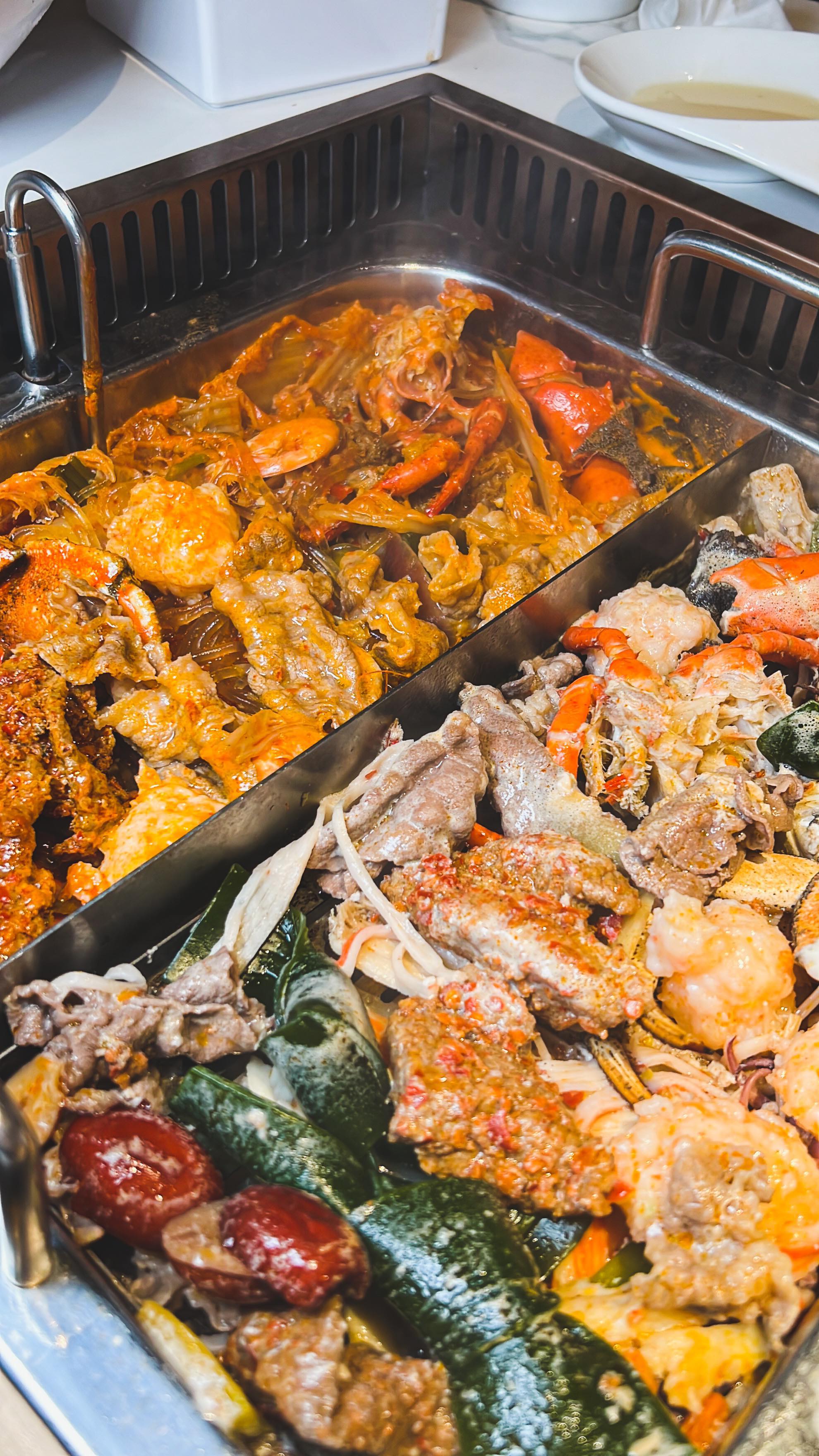 The signature lift-up tray at Chong Qing Wharf, loaded with lobster, shrimp and prime cuts